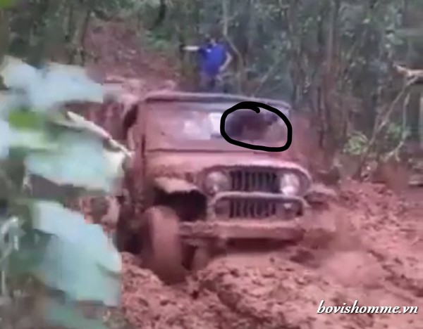 Chain Breaks Pulling Jeep Full Video Viral
